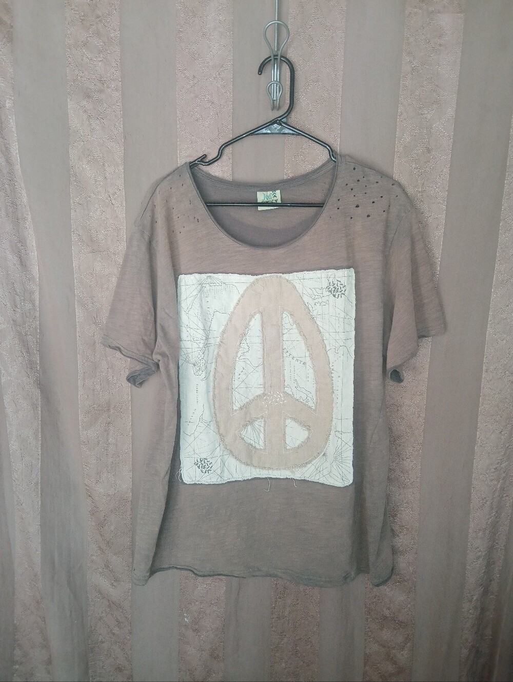 💎 Jaded Gypsy Women's Top Tattered Taupe Peace Sign Graphic Tee